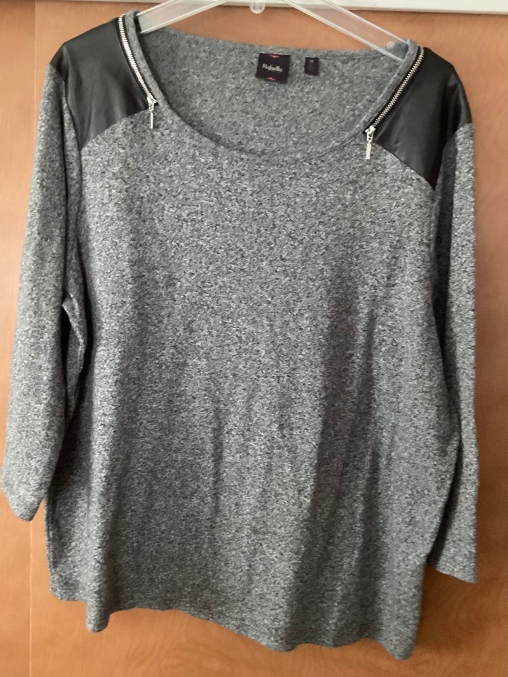 Rafaella Women’s 2X Gray Knit Top Faux Leather Zipper Shoulder Plus Size